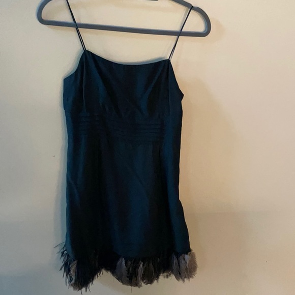 Juicy Couture size 2 , black with feathers 🪶 hem - Picture 8 of 8